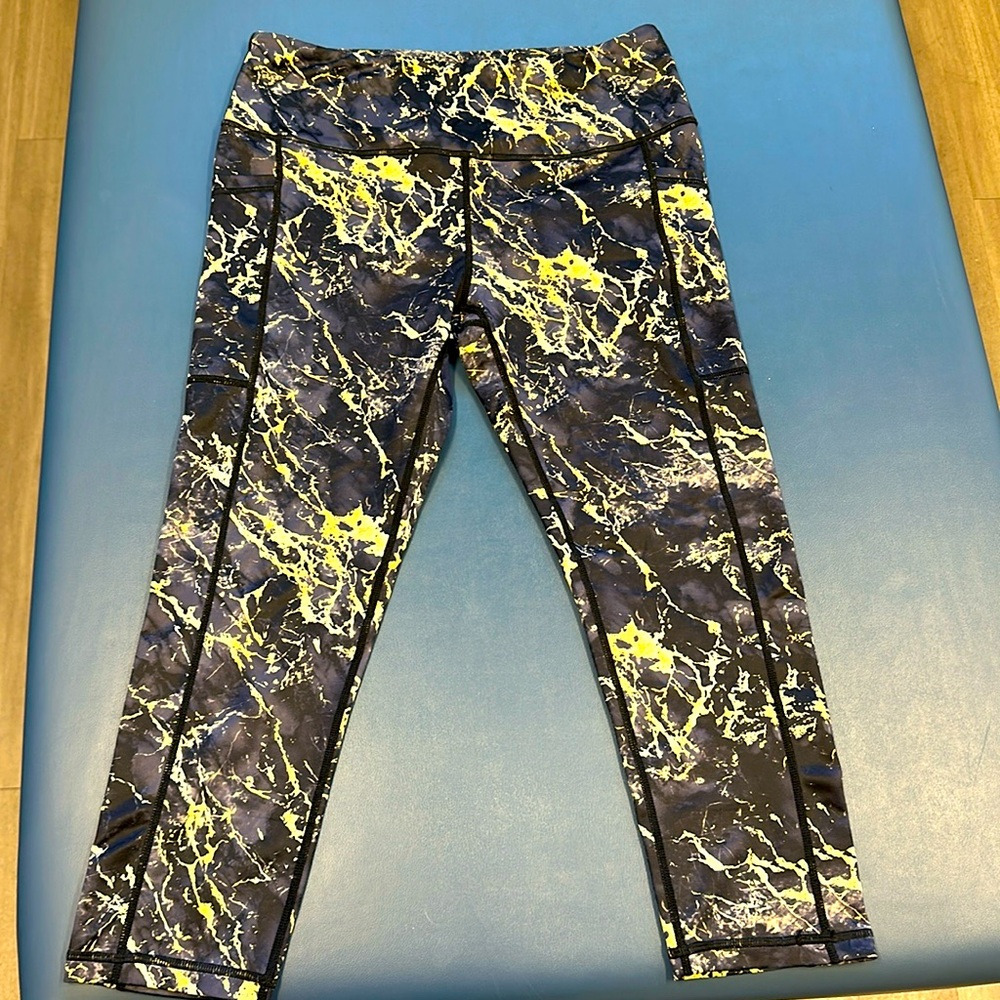 CVG capris, gold marble print, medium size